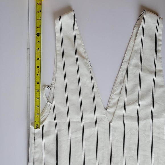 Tobi White Blouse Black Stripe Sleeveless 100% Pol - Picture 10 of 13